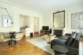 Louvre Apartment